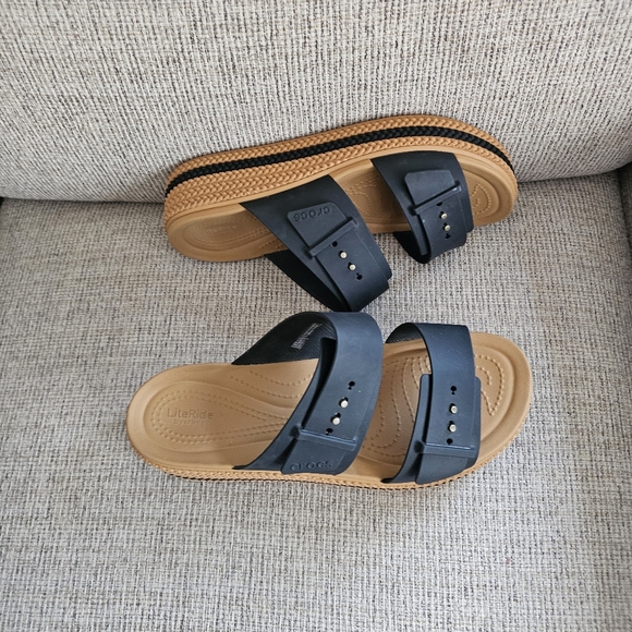 Crocs Women's Brooklyn Buckle Wrap Platform Sandal - Picture 2 of 7